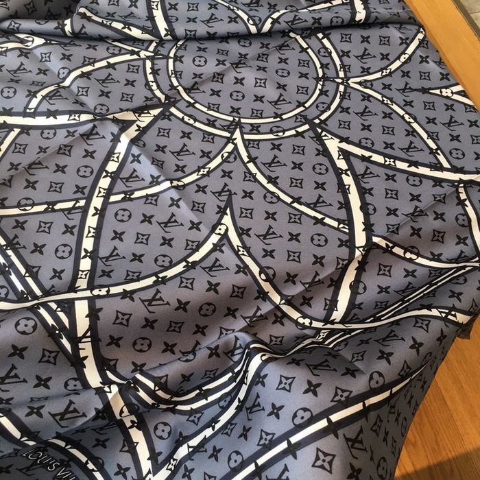 Louis Vuitton Scarf LVS00130